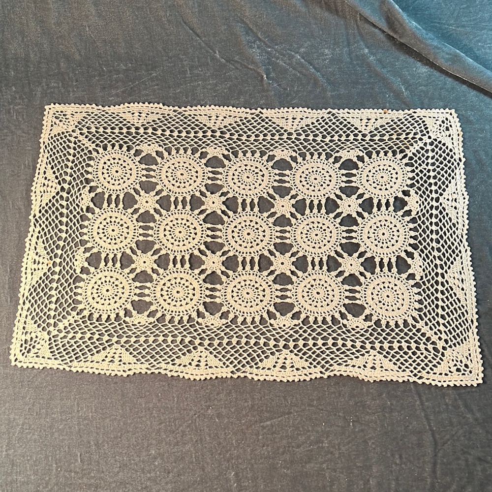VTG Starched Doily